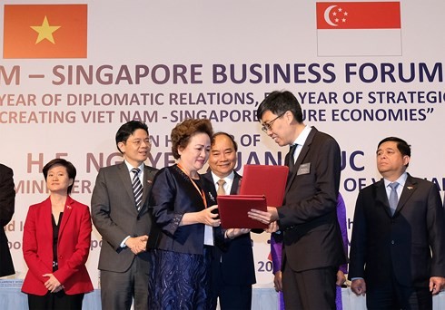 응웬 쑤언 푹 (Nguyen Xuan Phuc)총리 , 베트남 싱가포르 투자자 환영 - ảnh 1