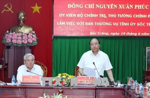 응원 쑤언 푹 (Nguyen Xuan Phuc)총리 Soc Trang성 핵심 지도자와 면담 - ảnh 1