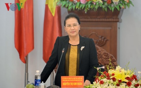 응우옌 티 낌 응안 국회의장, 자라이 성 지도자 접견 - ảnh 1
