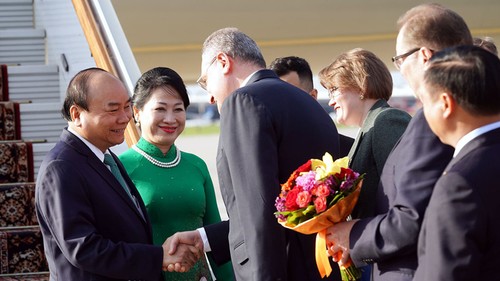러시아 모스크바에서  응우옌 쑤언 푹 (Nguyễn Xuân Phúc) 총리 공식 환영식 - ảnh 1
