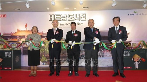 한국에 첫 베트남 서적 코너 개장 - ảnh 1