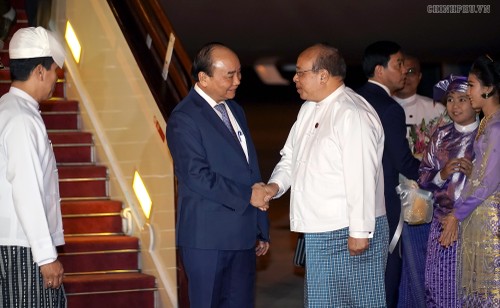 응우옌 쑤언 푹 총리, 미얀마 공식방문차 수도 네피도 도착 - ảnh 1