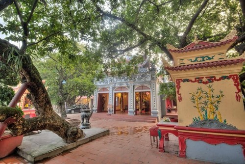 모교신앙을 품은 곳 “서호부” : 하노이의 신성한 아름다움 - ảnh 1