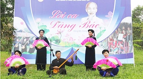 베트남 민족문화관광마을에서 “호찌민 주석을 기억하는 5월” 프로그램 - ảnh 1
