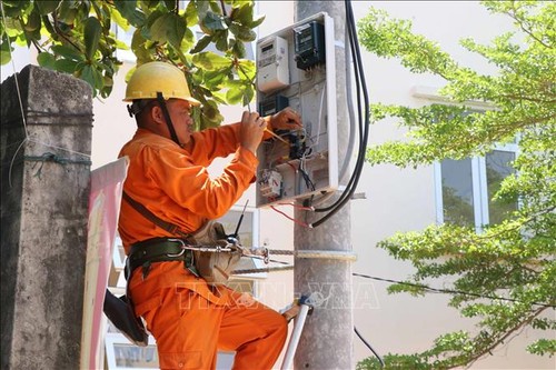 년쩌우섬 주민, 국가 전기망 사용 가능 - ảnh 1