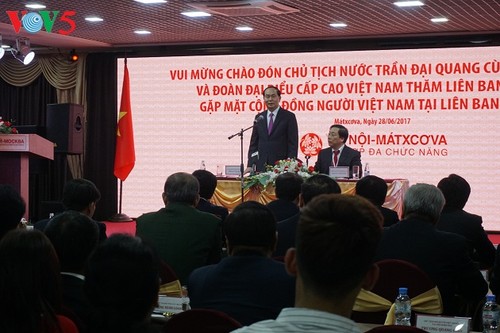 Le président Tran Dai Quang rencontre la diaspora vietnamienne en Russie - ảnh 1