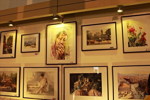 Vernissage de la 2ème exposition internationale d’aquarelles - ảnh 1