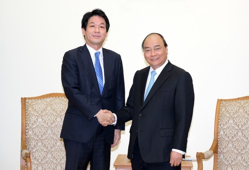 Le PM Nguyên Xuân Phuc reçoit le conseiller spécial de Shinzo Abé - ảnh 1