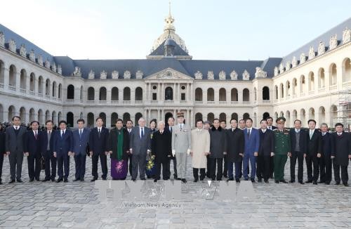 Cérémonie d’accueil du SG Nguyên Phu Trong en visite officielle en France - ảnh 2