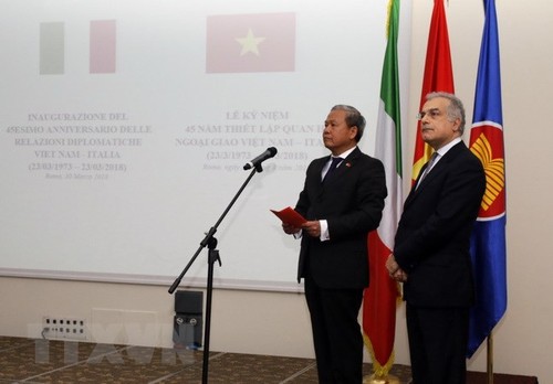 Le 45e anniversaire des relations diplomatiques Vietnam-Italie célébré à Rome - ảnh 1