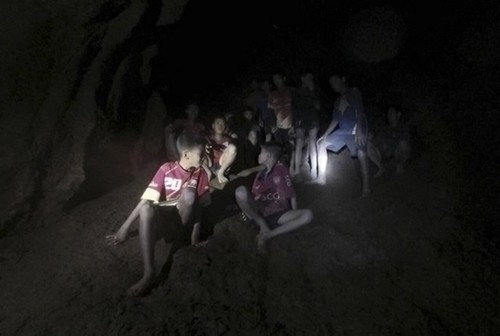 Thaïlande: après plus de deux semaines sous terre, les 13 rescapés de la grotte ont été évacués - ảnh 1