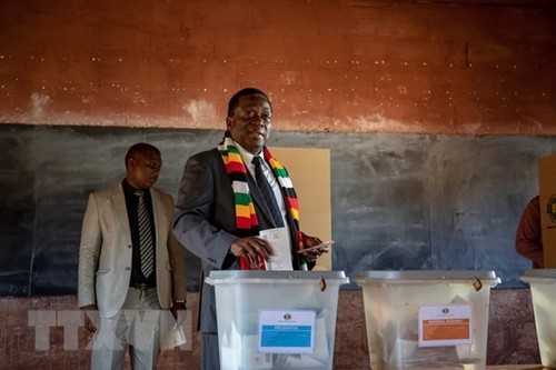 Zimbabwe: Emmerson Mnangagwa conserve le fauteuil présidentiel - ảnh 1