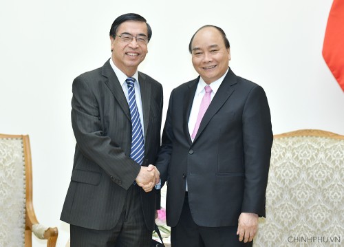 Le président de l’Association de liaison avec les Vietnamiens de l’étranger  reçu par Nguyên Xuân Phuc - ảnh 1