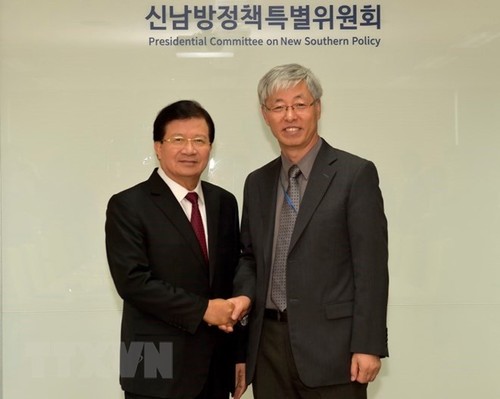 Le vice-Premier ministre Trinh Dinh Dung en République de Corée - ảnh 1
