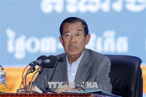 Le Premier ministre cambodgien en tournée officielle au Vietnam - ảnh 1