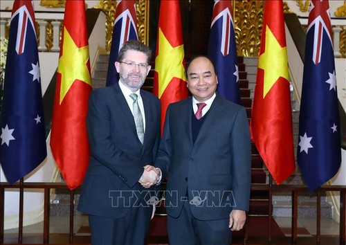 Le président du sénat australien reçu par Nguyên Xuân Phuc - ảnh 1