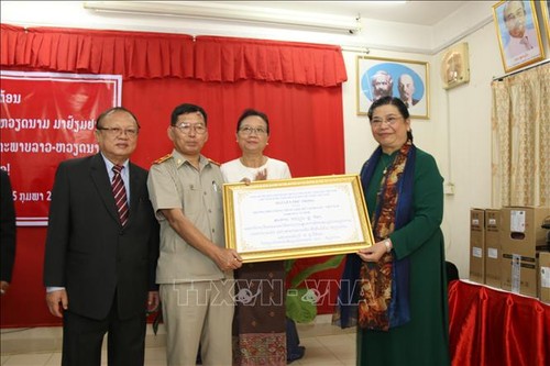 Tòng Thi Phóng visite le lycée d’amitié Laos-Vietnam - ảnh 1