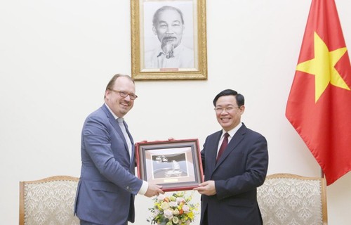 Vuong Dinh Huê reçoit un directeur de l’OCDE - ảnh 1