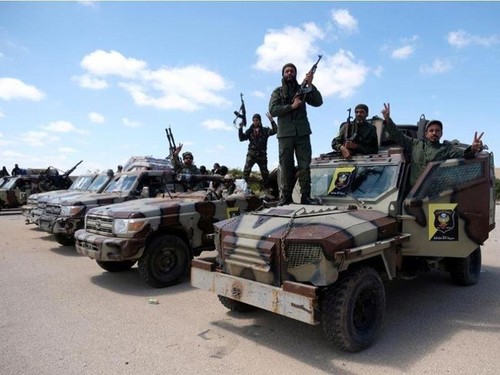 Libye: violents combats près de Tripoli, appel de l'ONU à une trêve ignoré - ảnh 1