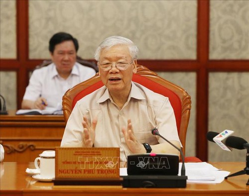 Nguyên Phu Trong préside une réunion du Bureau politique - ảnh 1