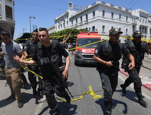 Double attentat à Tunis: une personne décédée, plusieurs blessés - ảnh 1