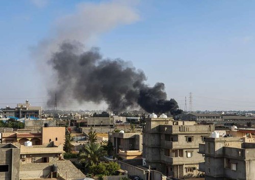 Libye: un missile s’abat sur un centre de détention de migrants, tuant 40 personnes - ảnh 1