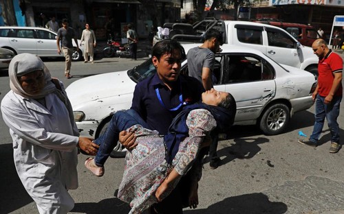 Afghanistan: attentat à la voiture piégée des talibans à Kaboul - ảnh 1