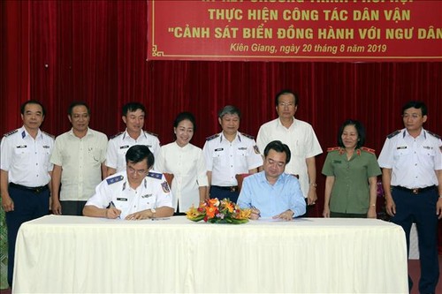Kiên Giang rejoint le programme «Les gardes-côtes accompagnent les pêcheurs»  - ảnh 1