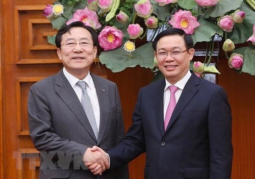 Vuong Dinh Huê reçoit le président de la Fédération des PME sud-coréennes - ảnh 1