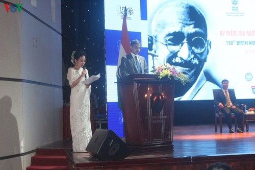 Célébration du 150e anniversaire de Mahatma Gandhi à Hanoi - ảnh 1
