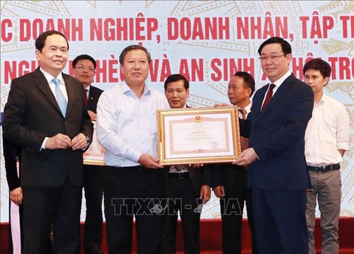 70 donateurs vietnamiens honorés par le Front de la Patrie - ảnh 1