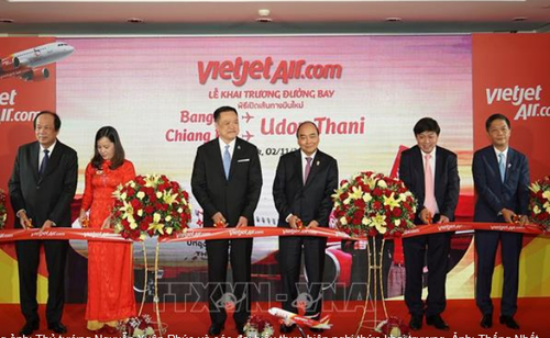 Nguyên Xuân Phuc assiste à l’inauguration de nouveaux vols en Thaïlande - ảnh 1