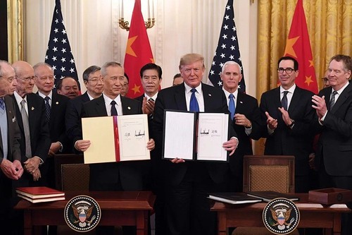 Les États-Unis et la Chine signent un accord commercial «historique» - ảnh 1