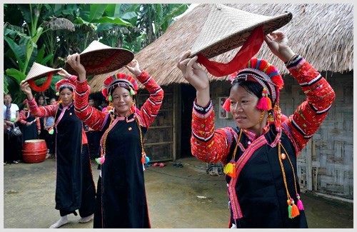 Le Nouvel an traditionnel des La Hu - ảnh 1