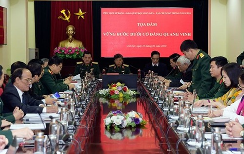 Table ronde «Avancer à pas sûr sous le drapeau du Parti communiste vietnamien» - ảnh 1