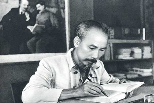 90 ans du PCV: Hô Chi Minh, leader de la Révolution d’Août 1945 - ảnh 1