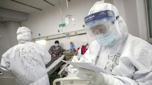 Coronavirus : le nombre de nouveaux cas baisse fortement en Chine - ảnh 1
