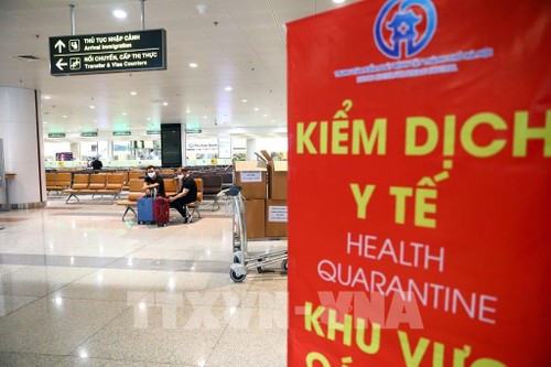 Covid-19: Suspension du rapatriement des Vietnamiens vers l’aéroport de Nôi Bài - ảnh 1