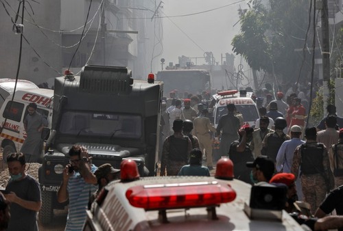 Pakistan: 97 morts pour 2 survivants dans l'écrasement d'un Airbus A320 à Karachi - ảnh 1