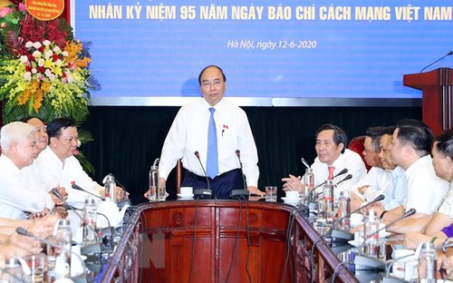 Nguyên Xuân Phuc présente ses vœux au journal Nhân Dân  - ảnh 1