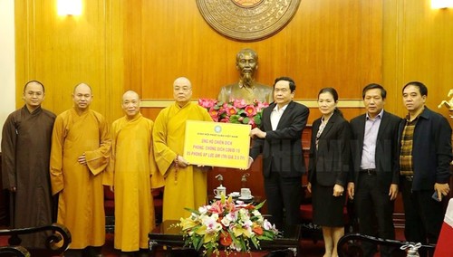 Protégés par la loi, les religieux vietnamiens défendent l’éthique sociale - ảnh 1