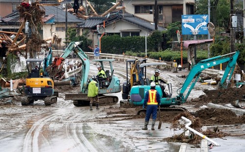 Japon : au moins 61 décès causés par les pluies diluviennes  - ảnh 1