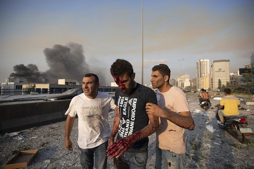 Liban: 78 morts après une double explosion dans un stock de nitrate d’ammonium à Beyrouth - ảnh 1