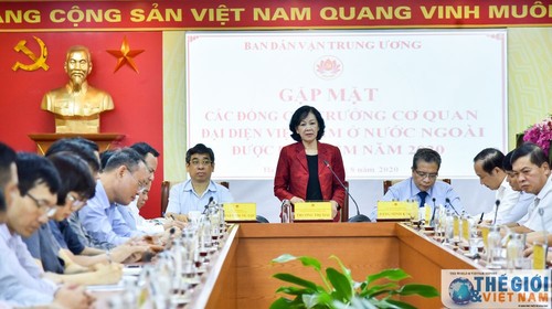 Rencontre avec de nouveaux ambassadeurs du Vietnam à l’étranger  - ảnh 1