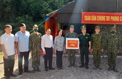 Cao Bang: Truong Thi Mai salue les efforts des gardes-frontières - ảnh 1