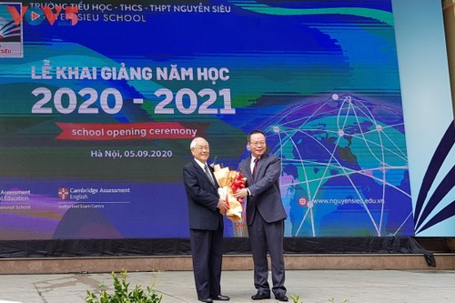 23 millions d’élèves vietnamiens participent à la rentrée scolaire 2020-2021  - ảnh 1