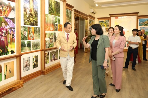 Dang Thi Ngoc Thinh visite la société Trâm Huong Khanh Hoà - ảnh 1