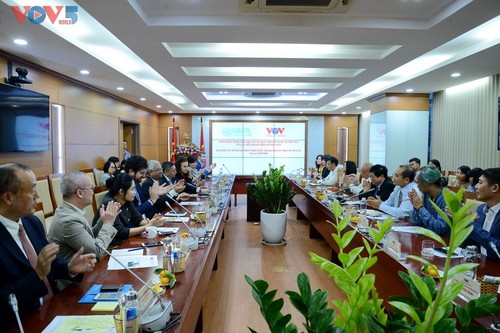 VOV organise une rencontre avec les représentants des 15 organes de l’ONU au Vietnam - ảnh 1