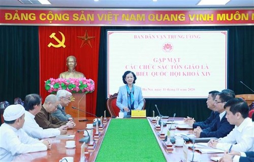 Truong Thi Mai rencontre les dignitaires religieux parlementaires - ảnh 1