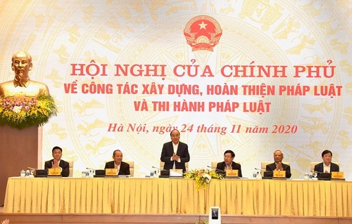   Nguyên Xuân Phuc à la conférence sur le perfectionnement du système juridique - ảnh 1
